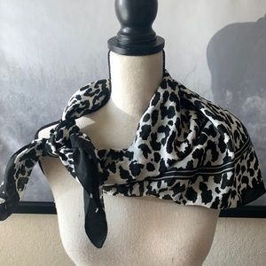 Jacklyn Smith Leopard Print Scarf Made in Italy